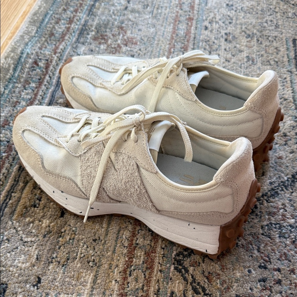 New Balance 327 Women’s Sneaker